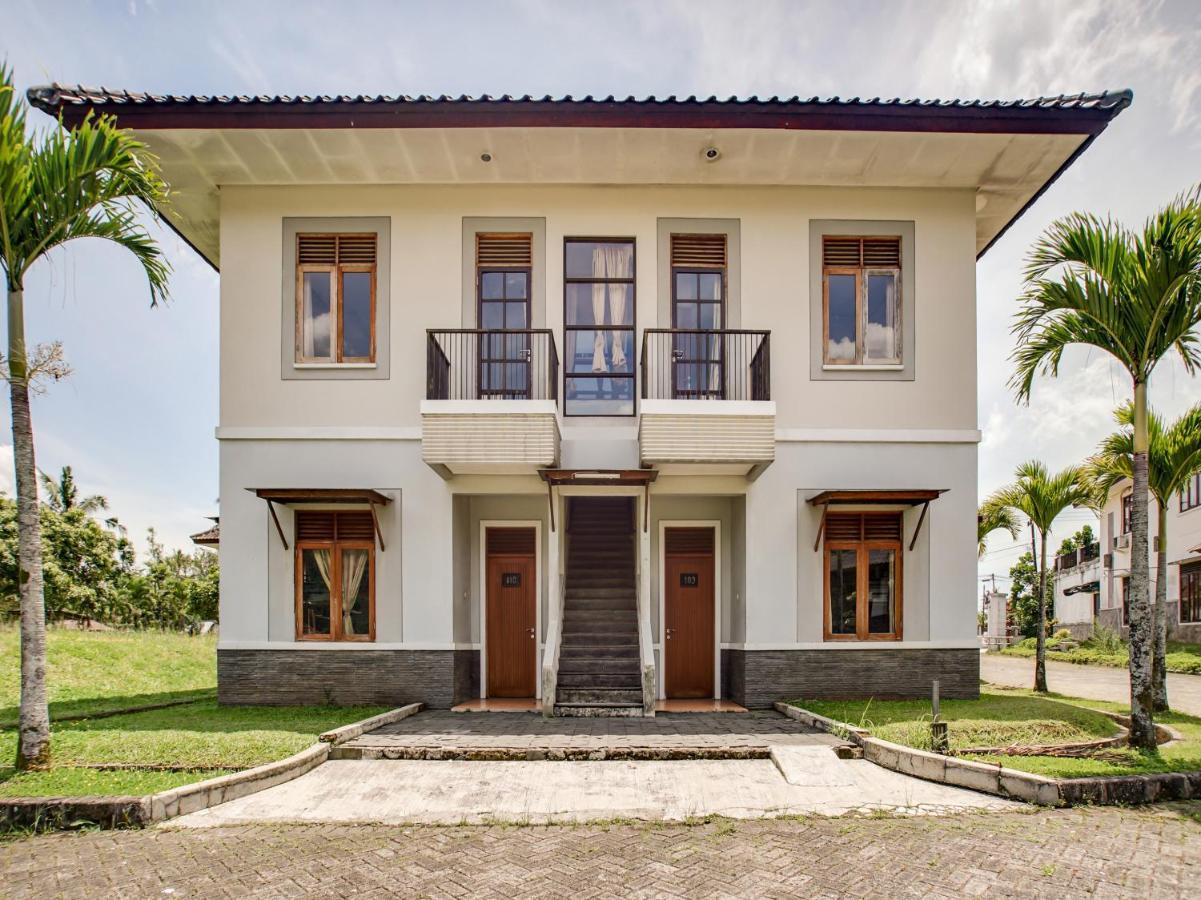 Oyo 3896 Villa Pesona Wisata Puncak Чіанджур Екстер'єр фото