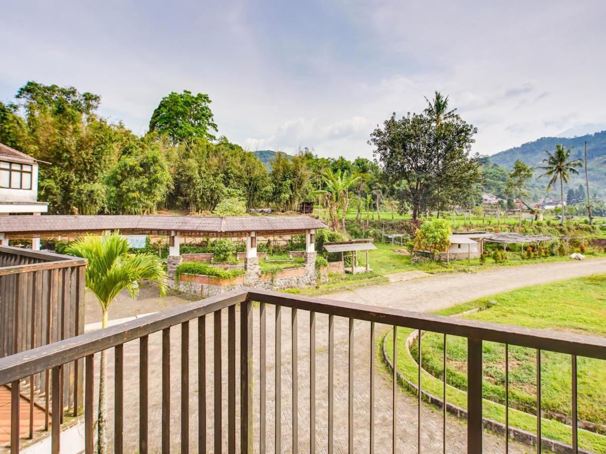 Oyo 3896 Villa Pesona Wisata Puncak Чіанджур Екстер'єр фото