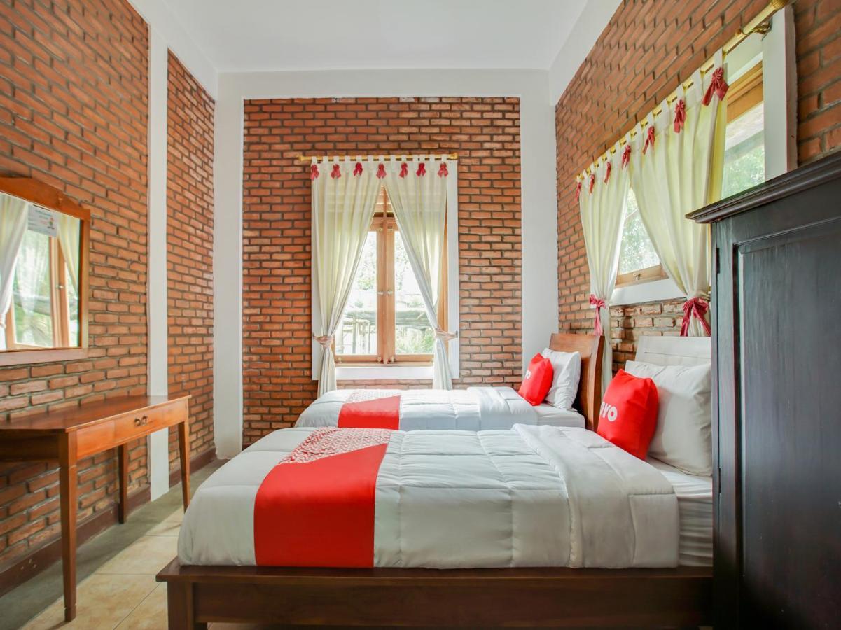Oyo 3896 Villa Pesona Wisata Puncak Чіанджур Екстер'єр фото