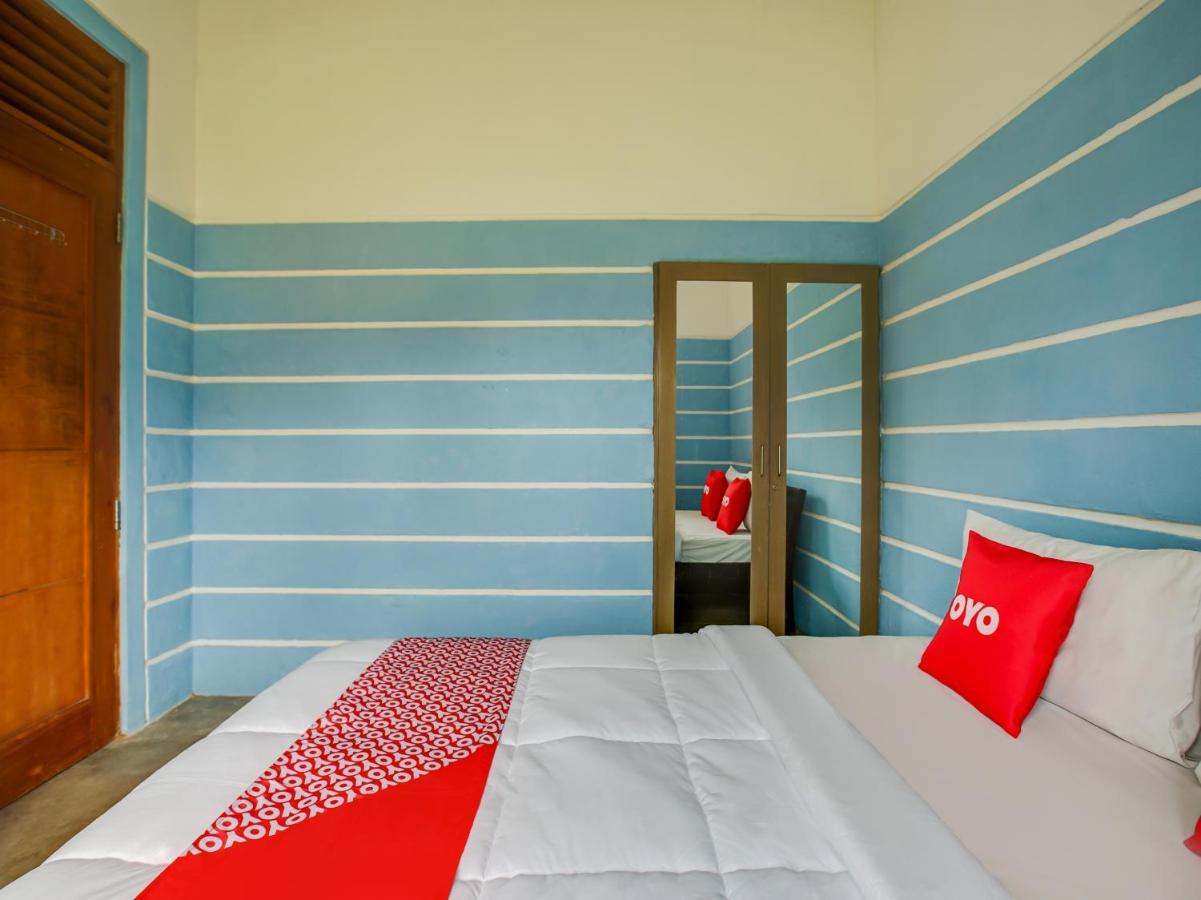Oyo 3896 Villa Pesona Wisata Puncak Чіанджур Екстер'єр фото
