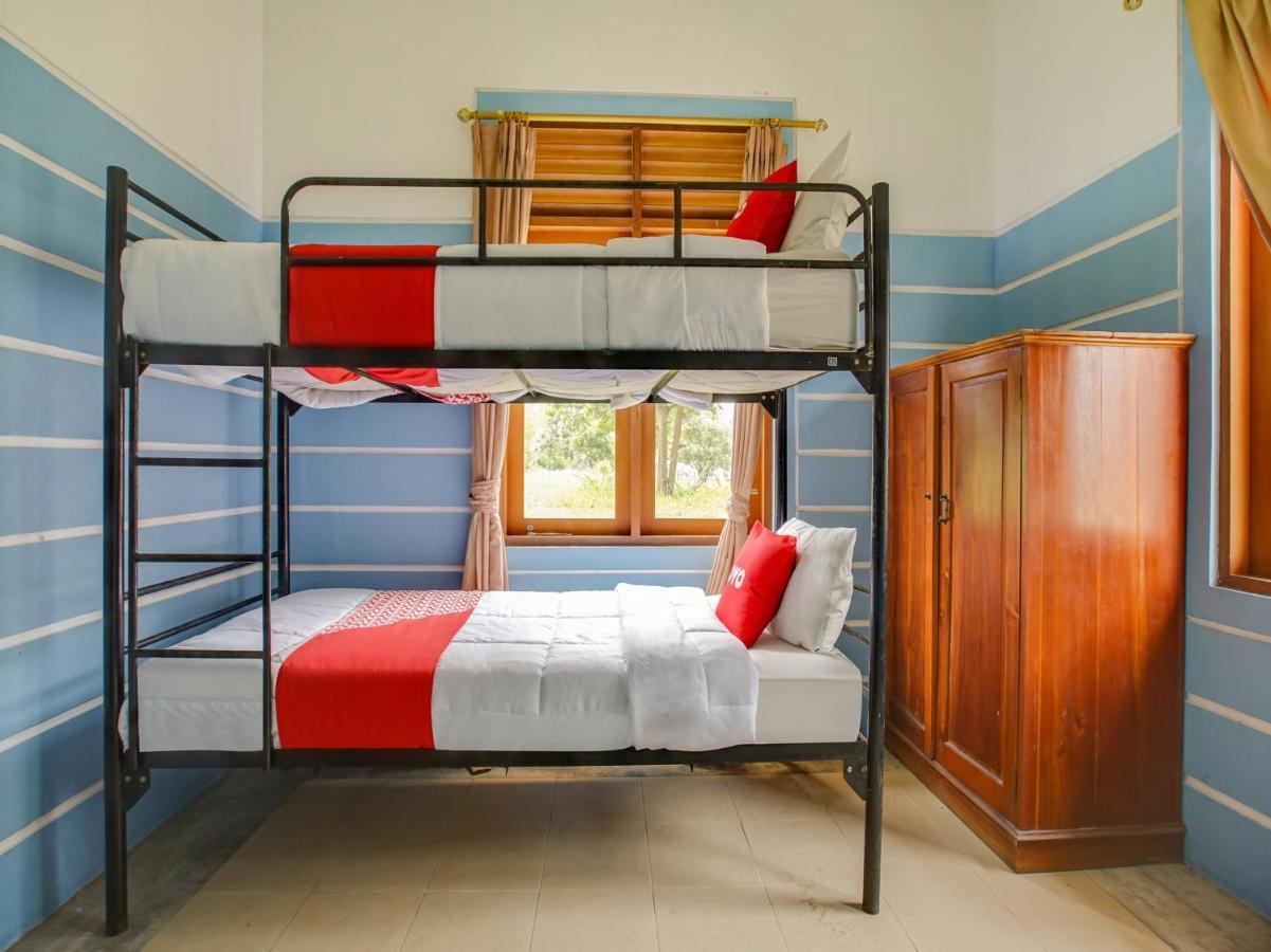 Oyo 3896 Villa Pesona Wisata Puncak Чіанджур Екстер'єр фото