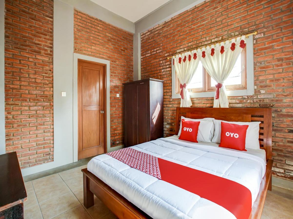 Oyo 3896 Villa Pesona Wisata Puncak Чіанджур Екстер'єр фото