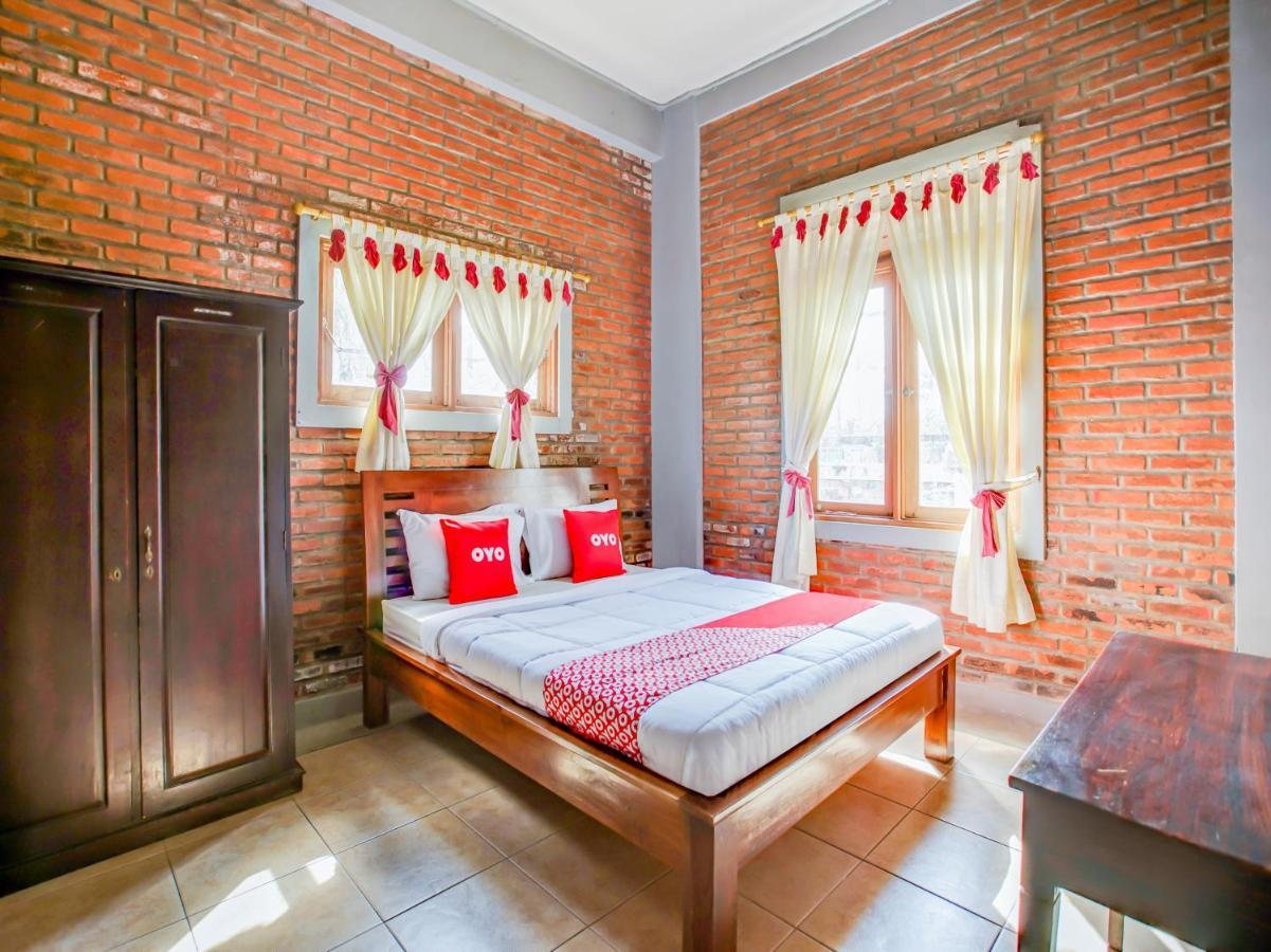 Oyo 3896 Villa Pesona Wisata Puncak Чіанджур Екстер'єр фото