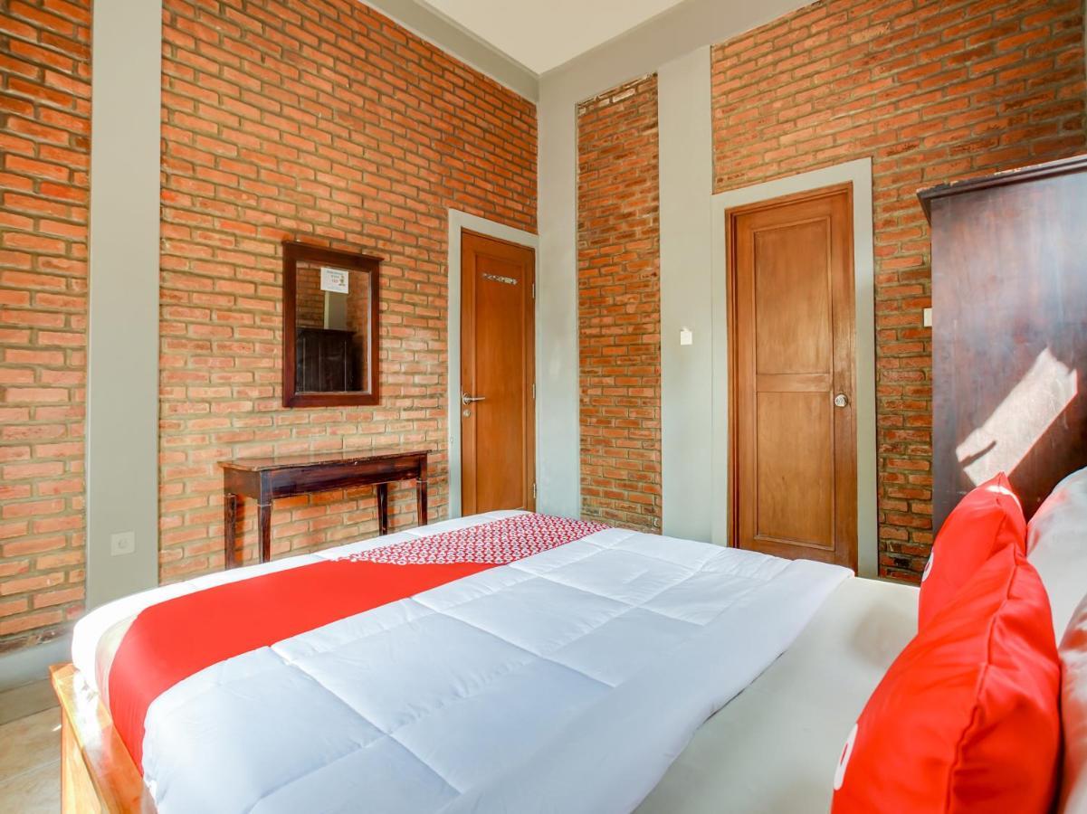 Oyo 3896 Villa Pesona Wisata Puncak Чіанджур Екстер'єр фото