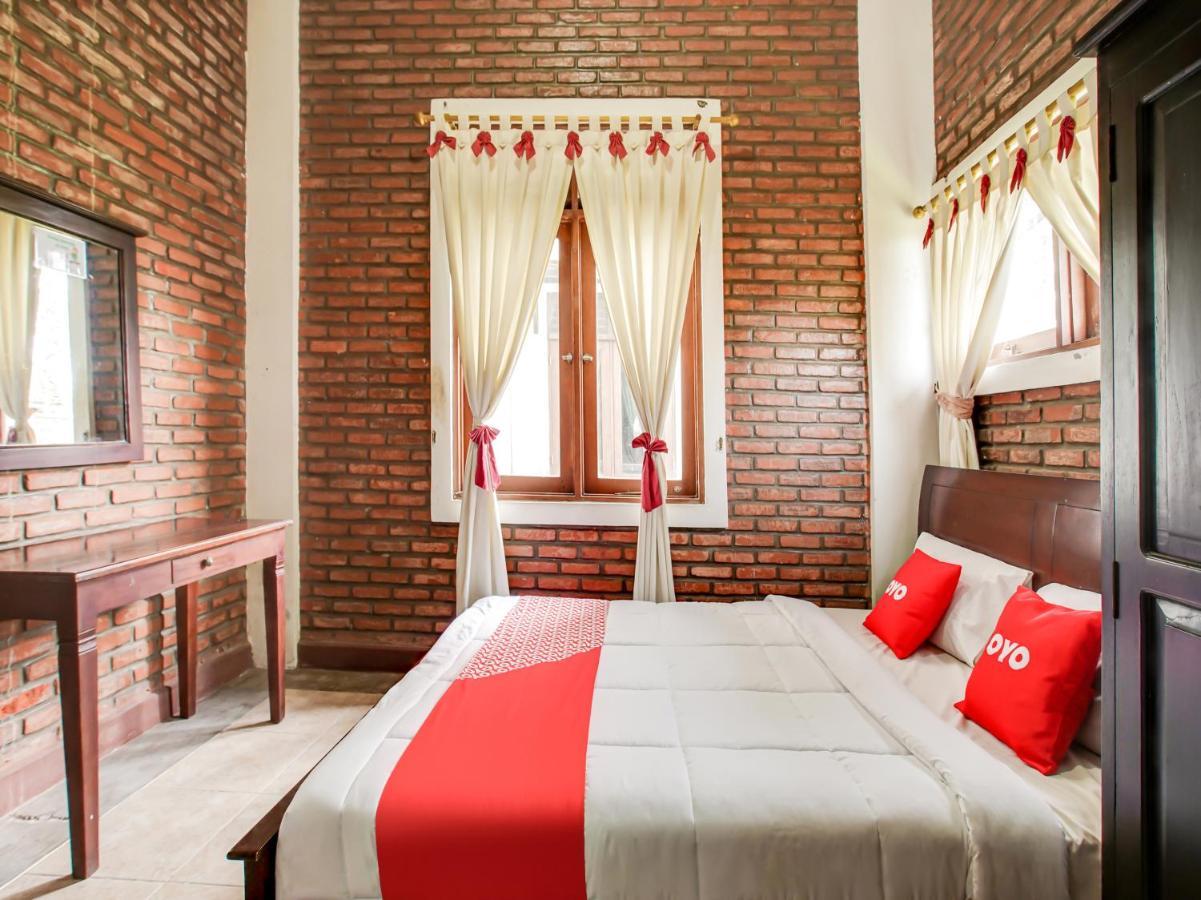Oyo 3896 Villa Pesona Wisata Puncak Чіанджур Екстер'єр фото